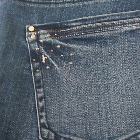 White House Black Market Capris - Picture 3 of 5